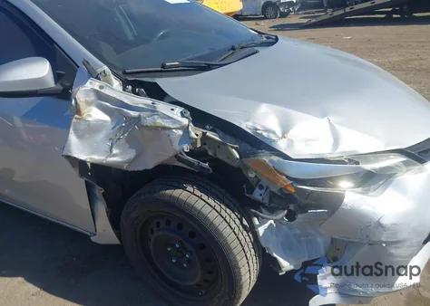 2016 Toyota Corolla Le z USA, uszkodzony, nr VIN 5YFBURHE4GP404811